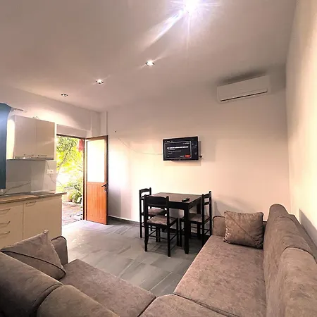 In Jonis House Vlorë