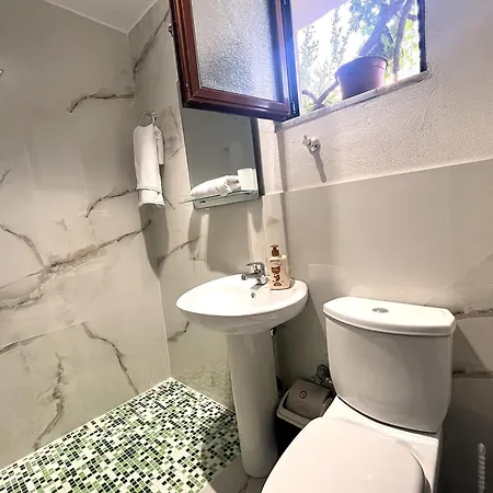 In Jonis House Appartamento Vlorë