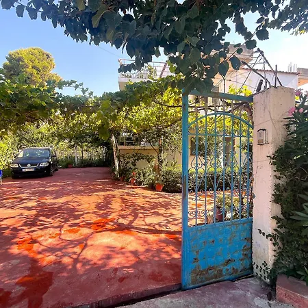 In Jonis House Vlorë