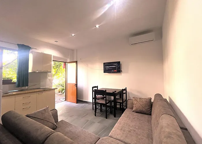 In Jonis House Vlorë