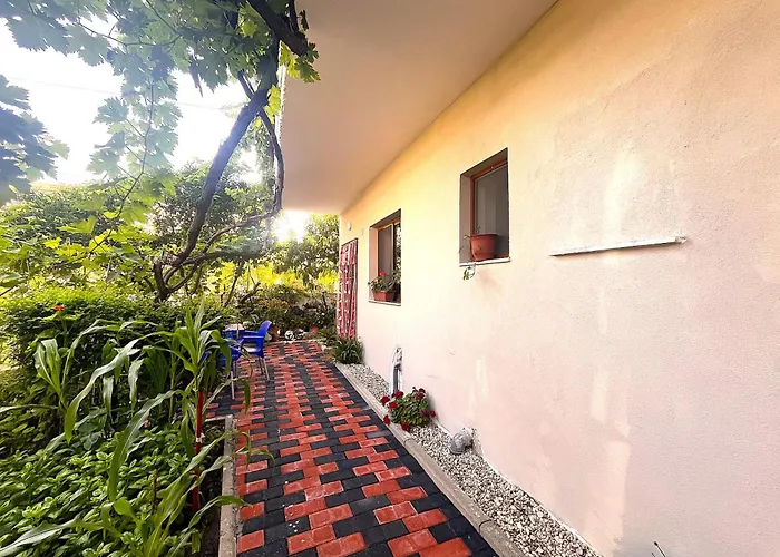 In Jonis House * Vlorë